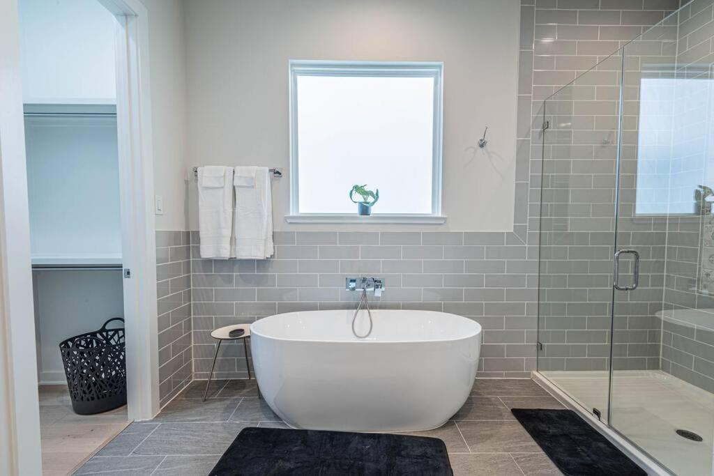 Charming 3-Bedroom Luxury Home Near Downtown, Nrg, Galleria & Medical Center Houston Buitenkant foto